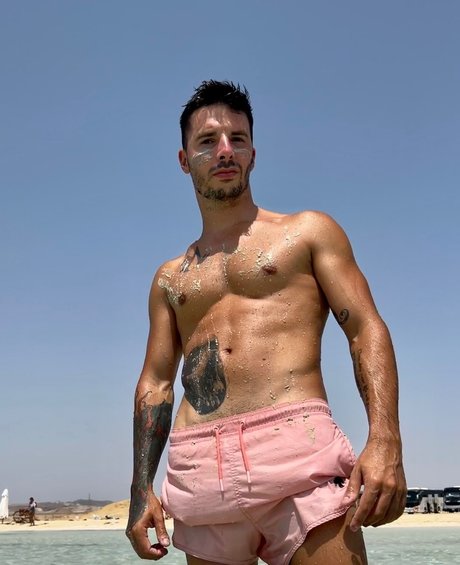 Обнаженная фотография утечки OnlyFans от Logan