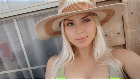 Foto desnuda filtrada de OnlyFans de Lizzyy Pinkk