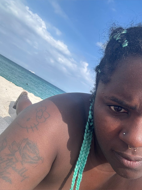 OnlyFans-model Lustylucyxxxfree Page