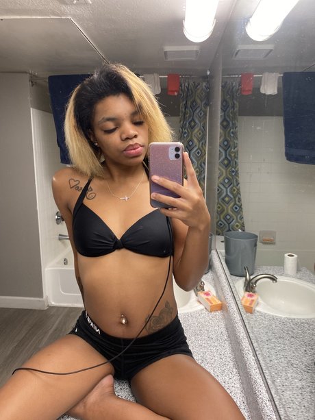 Alasti lekkinud OnlyFans-i pilt Ladyyy