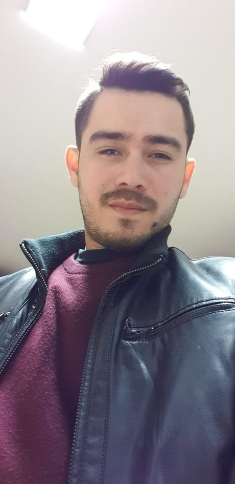 Naken lekkede OnlyFans-bilde av Luis Cadena