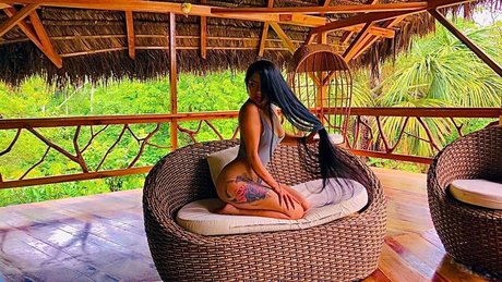 Обнаженная фотография утечки OnlyFans от Bellalu Oficial