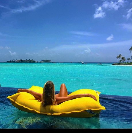 Mira Sabina OnlyFansリークヌード写真