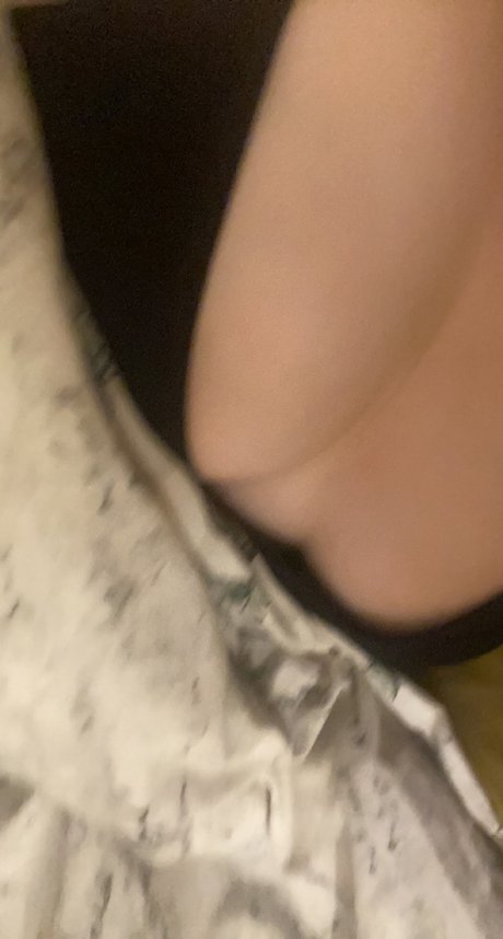 Naken lekkede OnlyFans-bilde av Milliemay