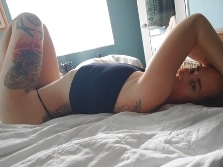 Alasti lekkinud OnlyFans-i pilt Metal Mary