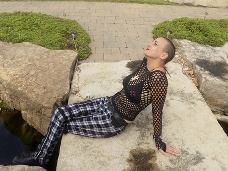 Naken lekkede OnlyFans-bilde av Dementra