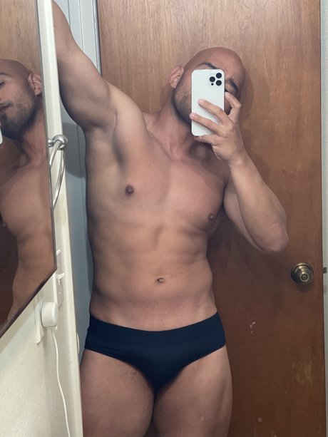 Naken lekkede OnlyFans-bilde av Mizrha Sanz