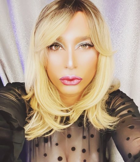 Naakte gelekte OnlyFans-foto van Miss Mantis