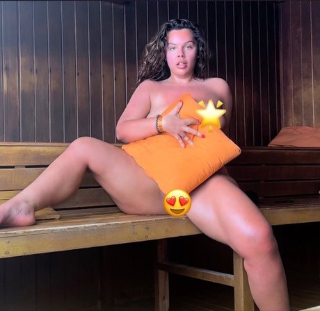 Alasti lekkinud OnlyFans-i pilt Nadia Sapphire