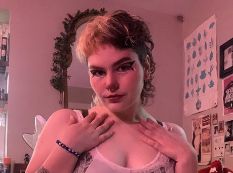 OnlyFans-model E Theythem