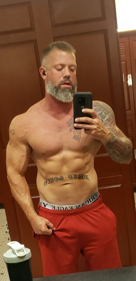 Muscledad84 naked leaks OnlyFans pic