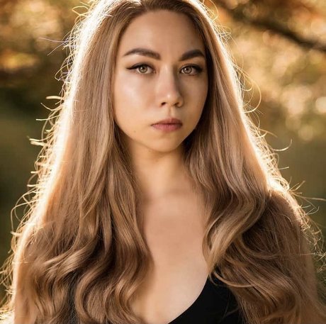 OnlyFans-model Mumi Dari