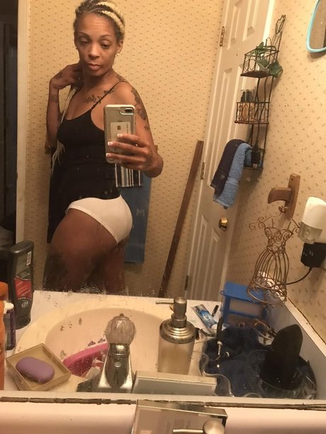 Nacktes geleaktes OnlyFans-Foto von Tasty