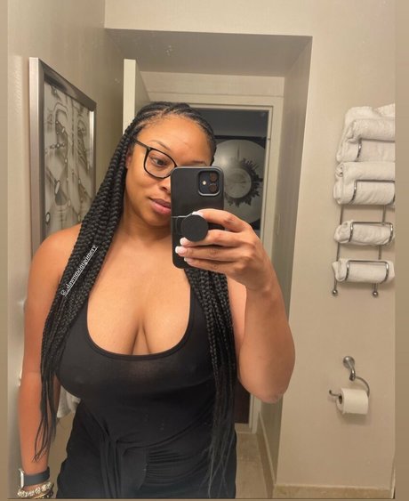 Naken lekkede OnlyFans-bilde av Breakofdm