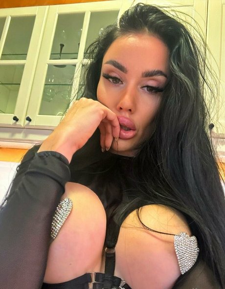 Nacktes geleaktes OnlyFans-Foto von Alinaboobs