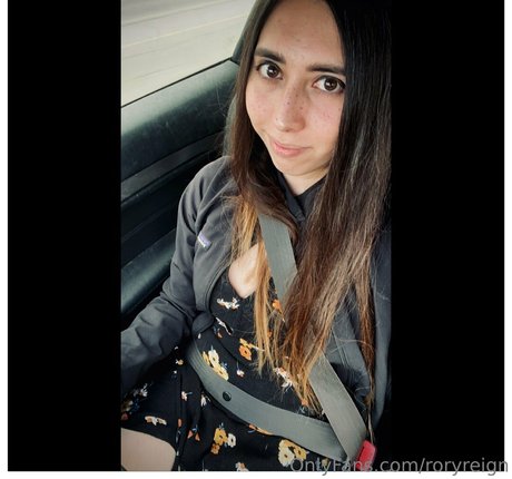 Alasti lekkinud OnlyFans-i pilt Roryreign