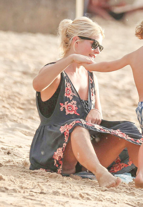 Alasti lekkinud OnlyFans-i pilt Holly Willoughby