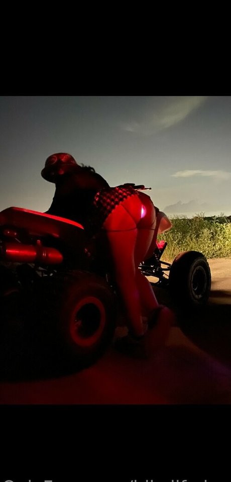 Nahá fotka uniklých OnlyFans od Bikelifeisa