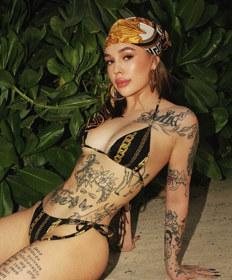 Naken läckt OnlyFans-bild av Instasamka