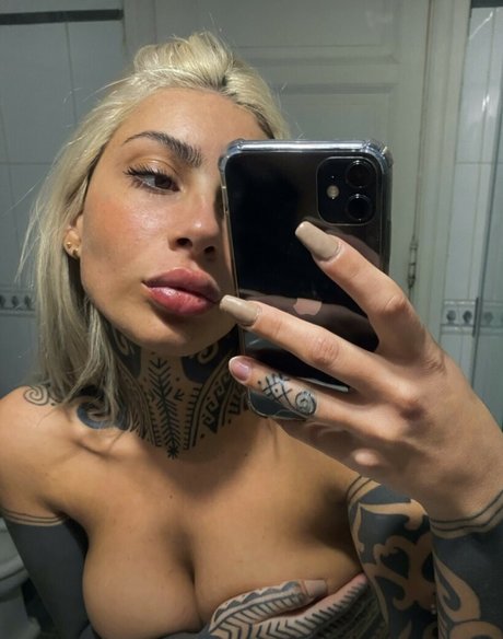 Alasti lekkinud OnlyFans-i pilt Sofiazpat