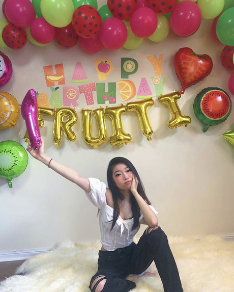 Naakte gelekte OnlyFans-foto van Fruitypoppin