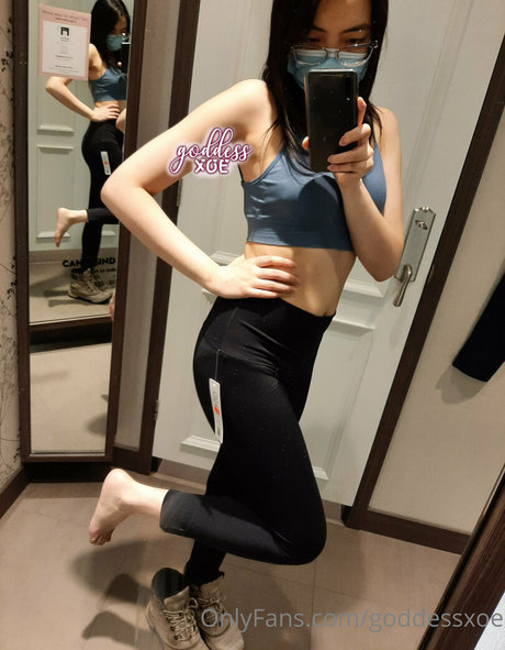 Naakte gelekte OnlyFans-foto van Goddessxoe