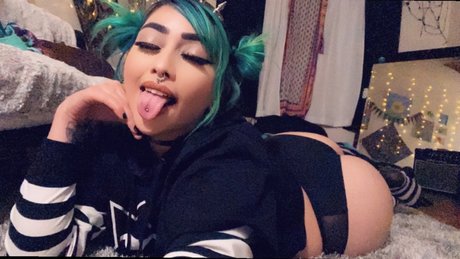 Naken lekkede OnlyFans-bilde av Genevieve Memento Mori