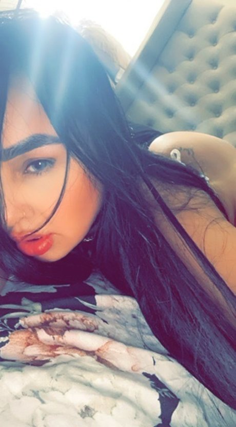 Naakte gelekte OnlyFans-foto van Officialelaiine