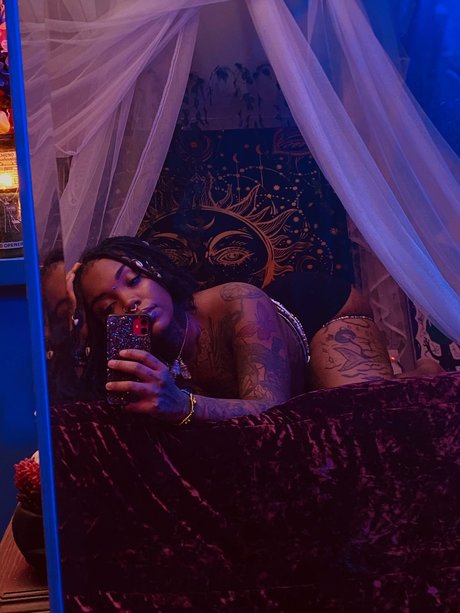 Naken läckt OnlyFans-bild av Nola