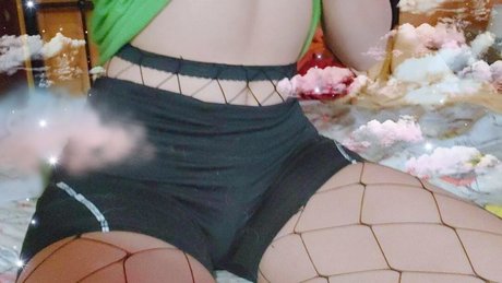 Naakte gelekte OnlyFans-foto van Alana