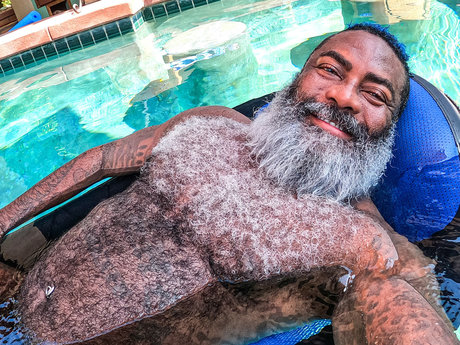 Naken lekkede OnlyFans-bilde av Papa Bear Rn