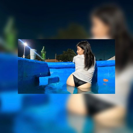 Foto di nudo di fuga di OnlyFans di Scarlet Red 