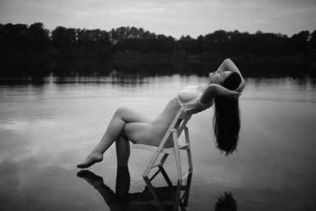 Naakte gelekte OnlyFans-foto van Flora