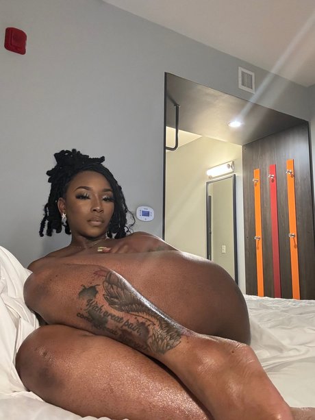 Naakte gelekte OnlyFans-foto van Pocahontas