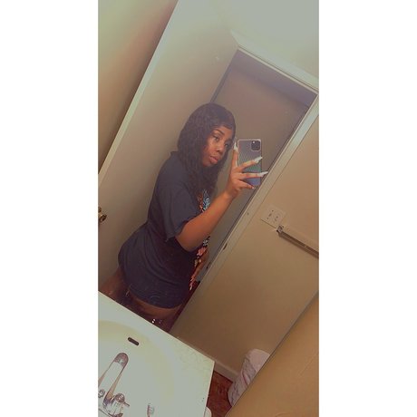 Foto desnuda filtrada de OnlyFans de Tee