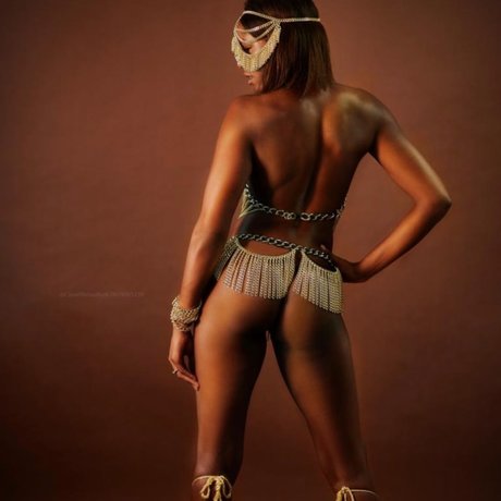 Alasti lekkinud OnlyFans-i pilt The Dutch Naomi Campbell