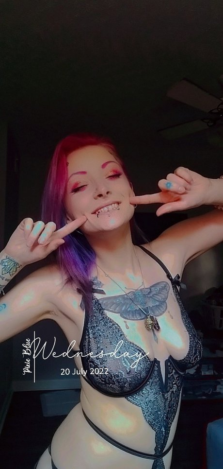 Naakte gelekte OnlyFans-foto van Pixie Bluee