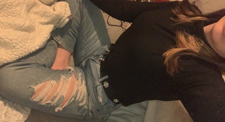 Alasti lekkinud OnlyFans-i pilt Scarlett June