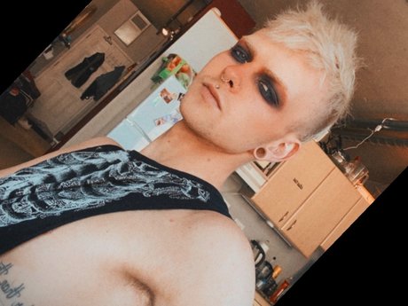 Naakte gelekte OnlyFans-foto van Rain