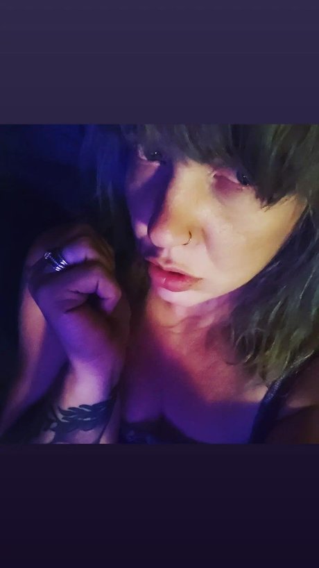 Naakte gelekte OnlyFans-foto van Queen Spida