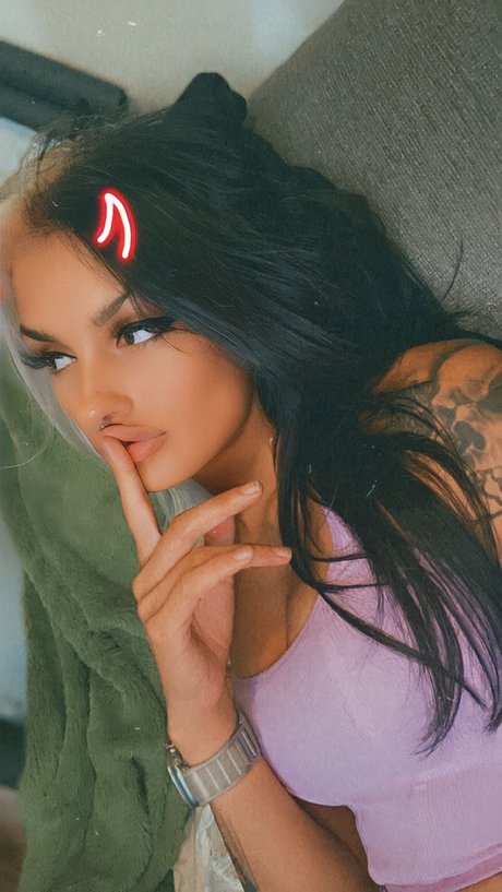 Nahá fotka uniklých OnlyFans od Queen Bitch