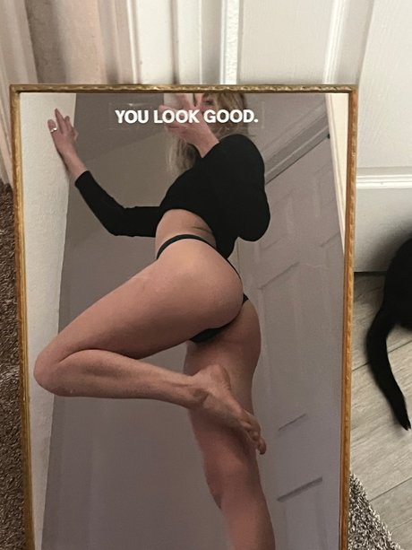 Naken lekkede OnlyFans-bilde av Bella