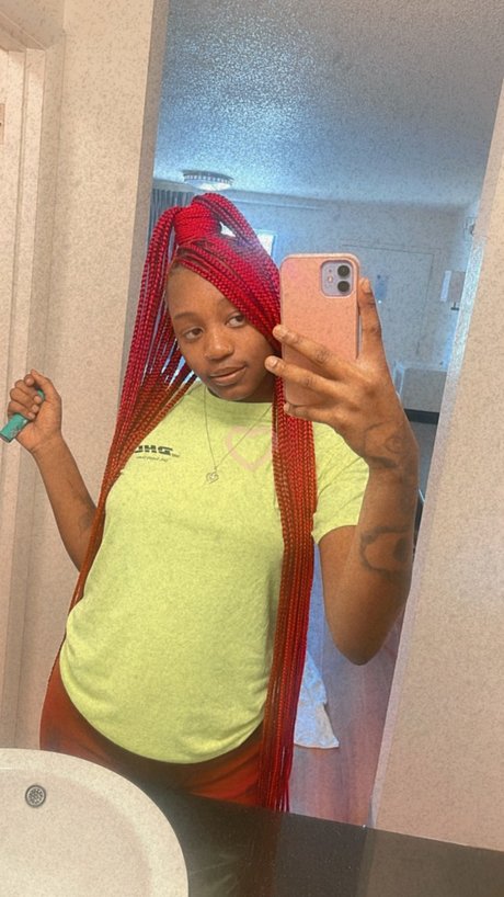 Обнаженная фотография утечки OnlyFans от Quashaayy18