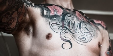 OnlyFans-model River Bloom  Tattooed Hung Ampamp Smooth