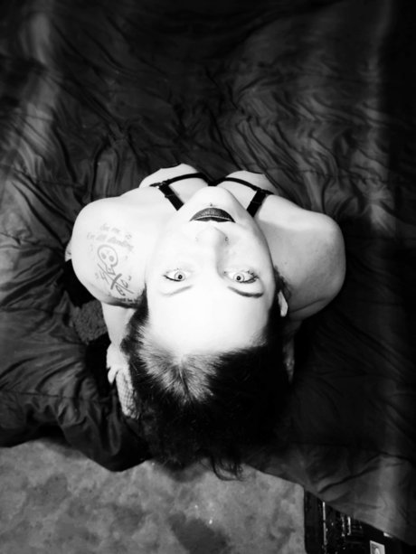 Обнаженная фотография утечки OnlyFans от Riot95