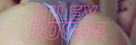 Naakte gelekte OnlyFans-foto van Riley Rogue