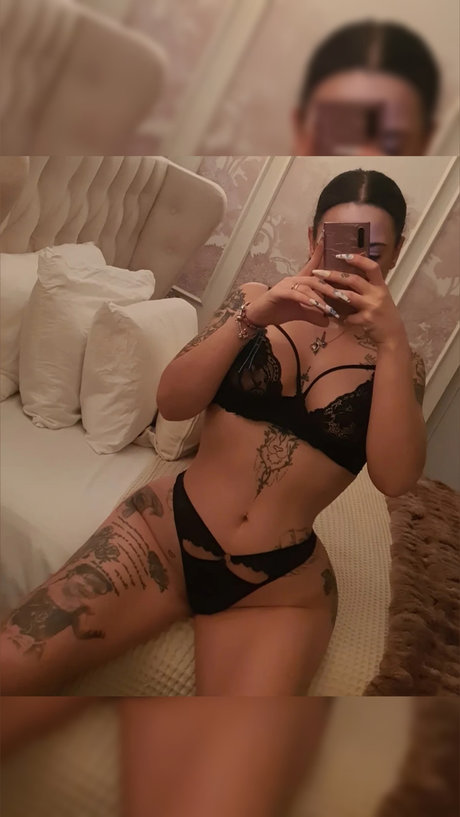 Foto desnuda filtrada de OnlyFans de Reyna Blancaa Oficial