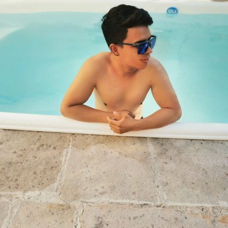 Naken lekkede OnlyFans-bilde av Rau Sans