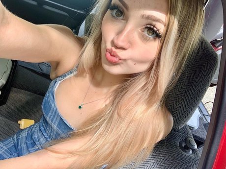 Nacktes geleaktes OnlyFans-Foto von Raine 