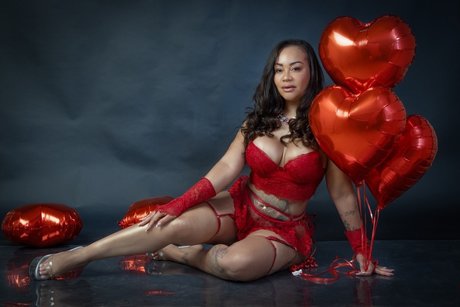 Обнаженная фотография утечки OnlyFans от Layfer Rayka